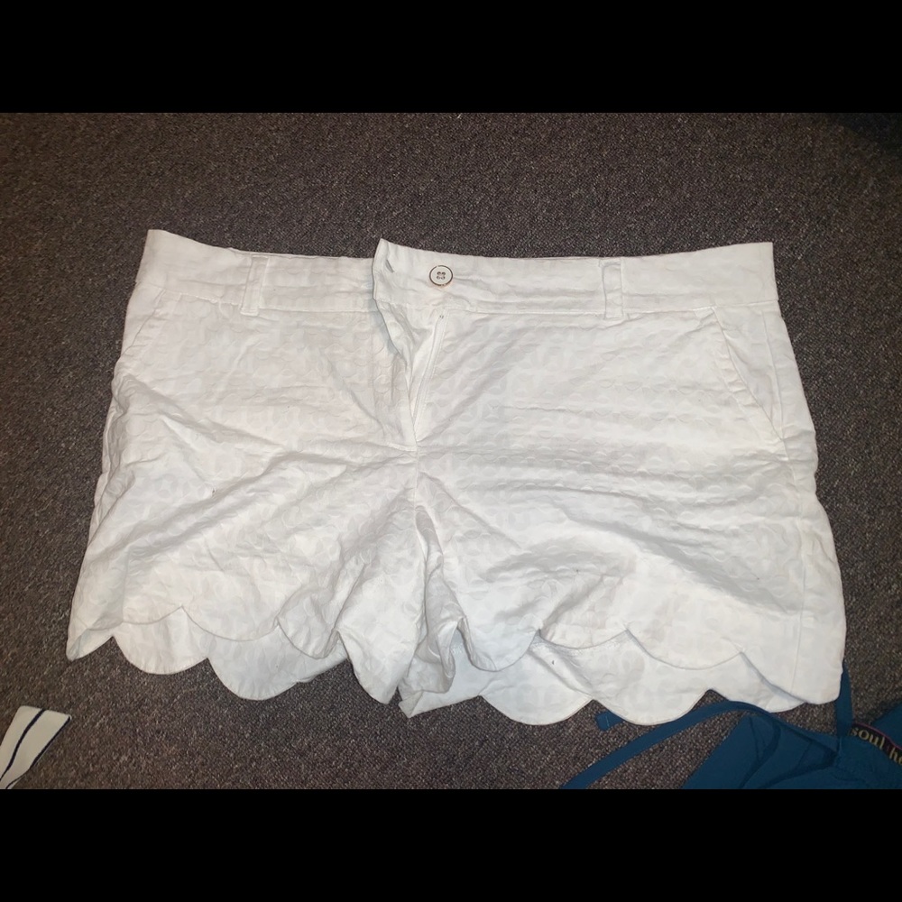 Crown and ivy scalloped shorts size 16